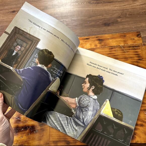 PJ Library Hannah's Way Jewish Paperback Book - Picture 4 of 9